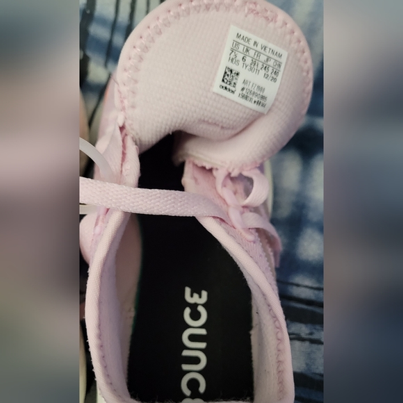 Women's Adidas Bounce - Picture 5 of 5